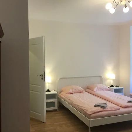 Przy Plazy Kamienna Gora גדינייה